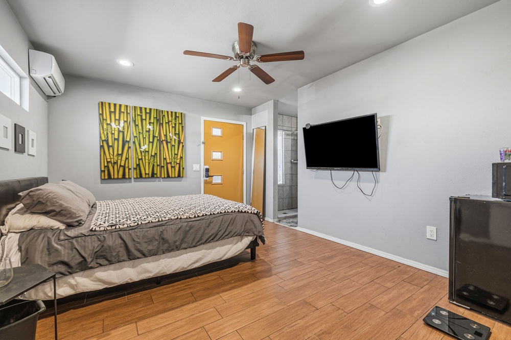47-web-or-mls-8M4A8601 - Cerca Bedroom