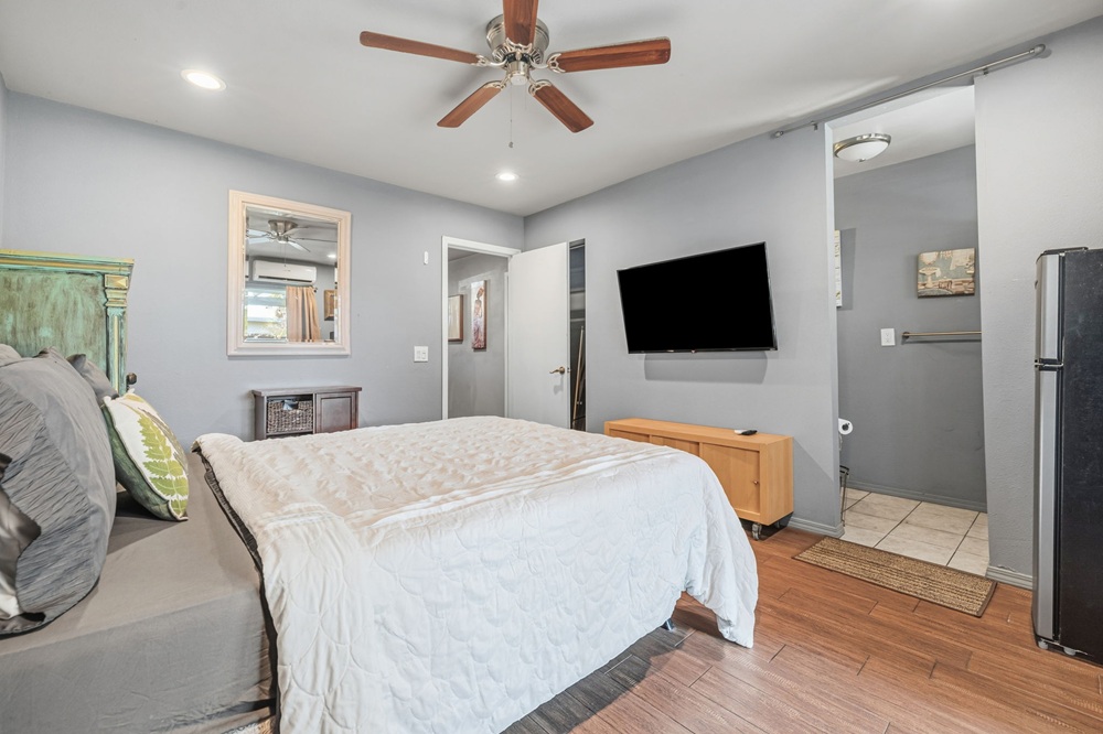 51-web-or-mls-8M4A8577 - Cerca Bedroom