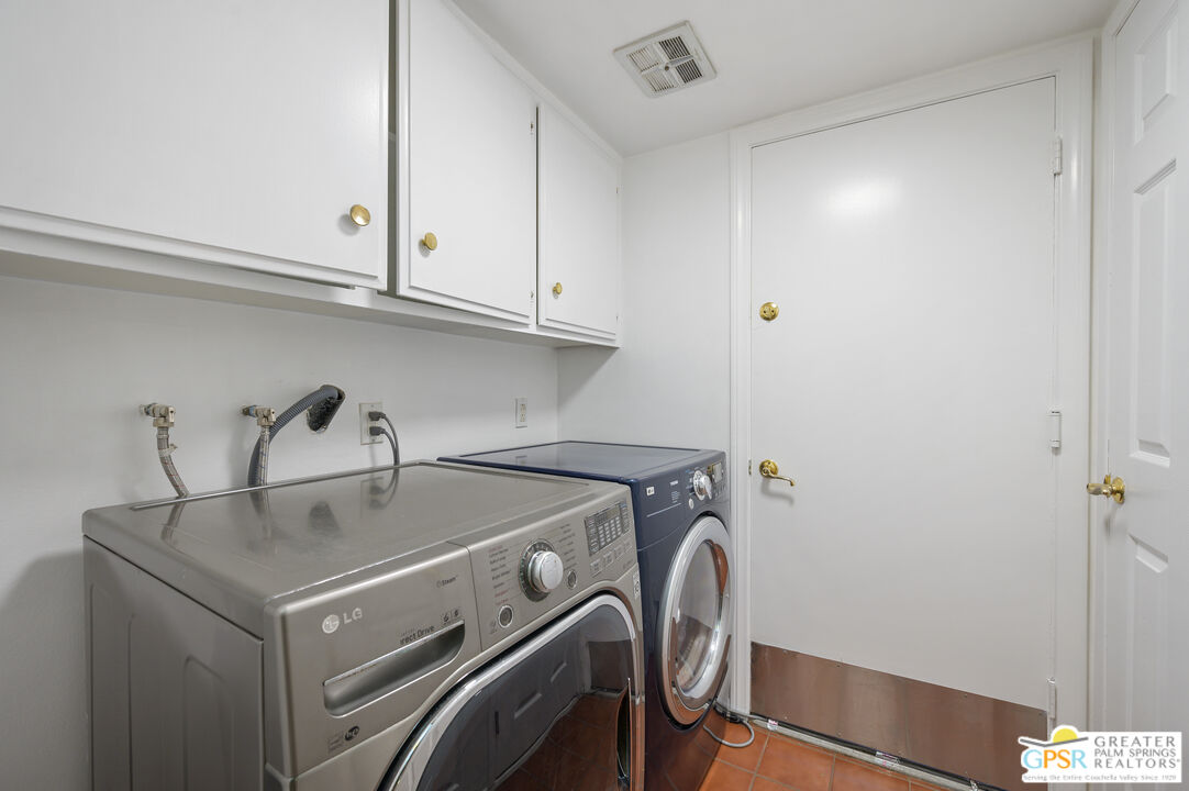25569115PS_2ddf9028-fdb8-4d0e-931e-fb347b981a56